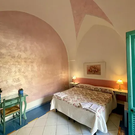 Araucaria Торре-Сан-Джованни-Удженто