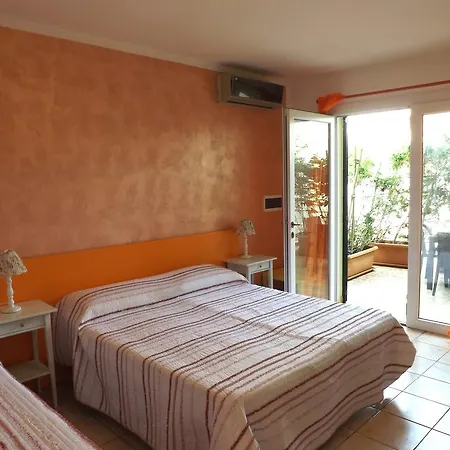 Araucaria Торре-Сан-Джованни-Удженто